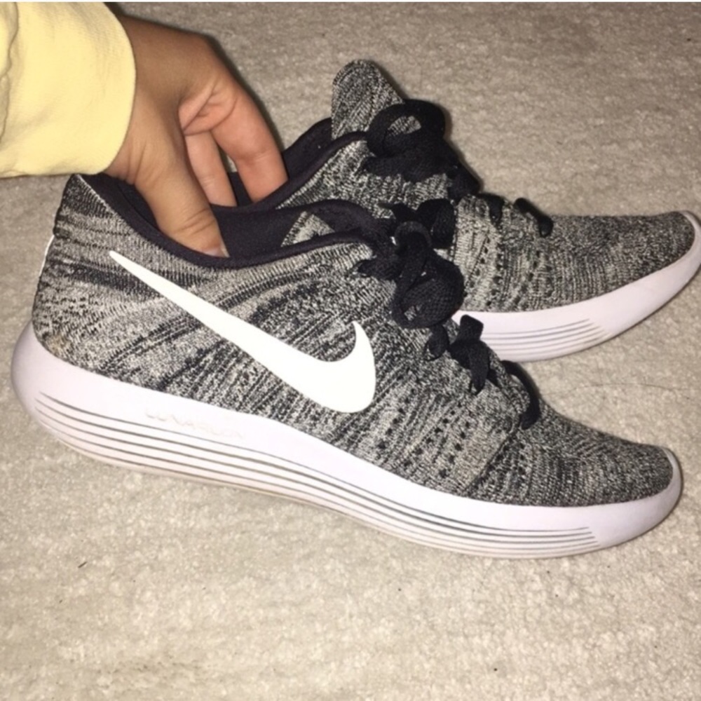 Nike flyknit shoes